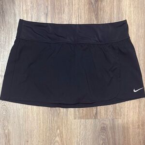 Nike Black and White Swim Skirt Swim Skort Athletic Apparel Size M EUC